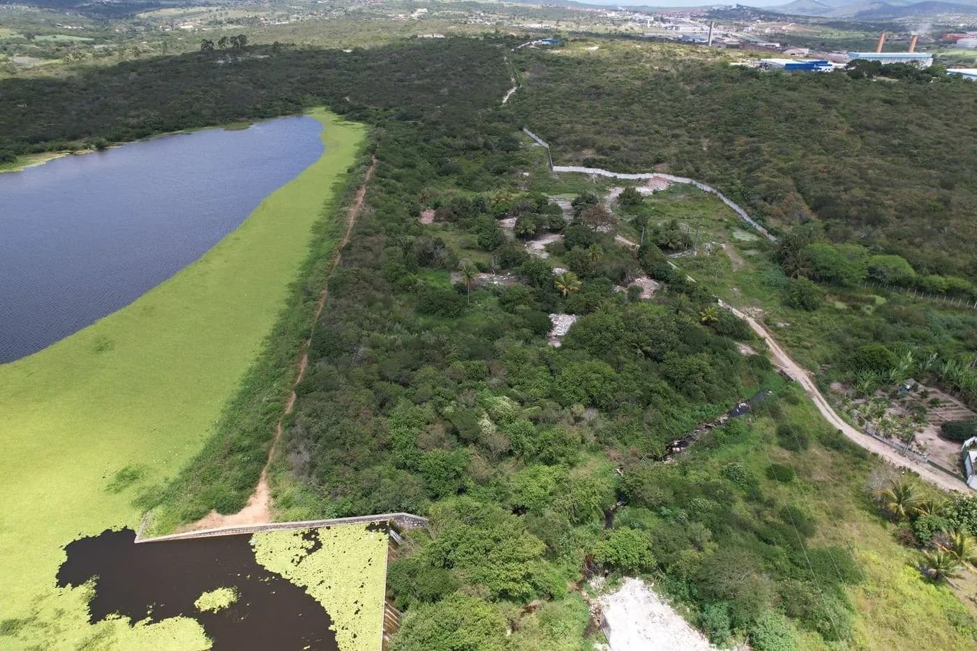 10 barragens e 2 sistemas adutores