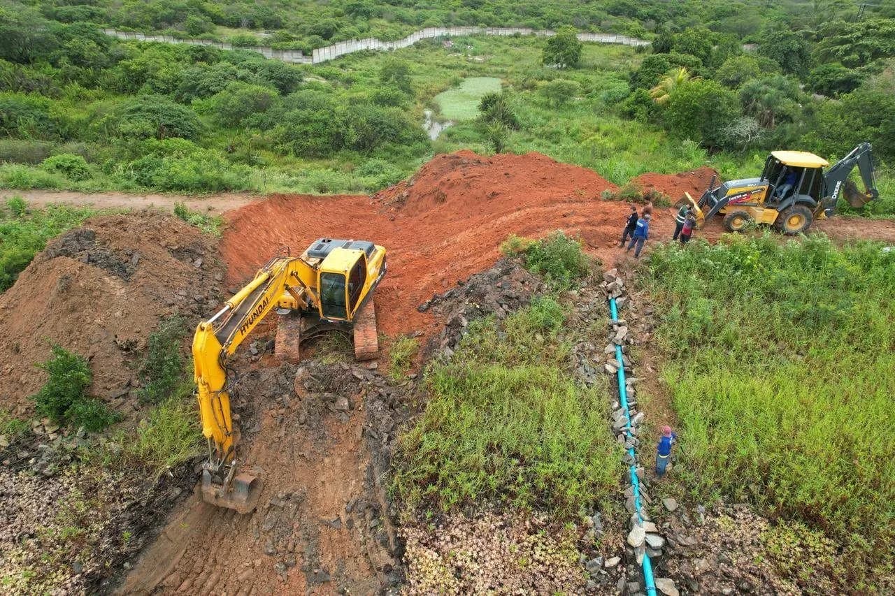 Escavação para descaracterização do barramento do Cipó